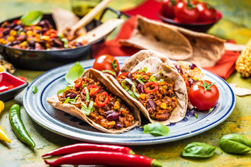 Chilli con carne und frische selbstgemachte Tortillas