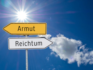 Armut /Reichtum Schild