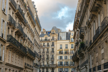 Fototapeta na wymiar House in Paris, France