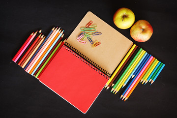 Fototapeta na wymiar Sketchbook with color pencils