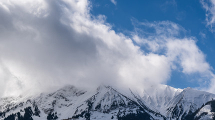 Schneeberge mit Wolken - Schweizer Alpen
