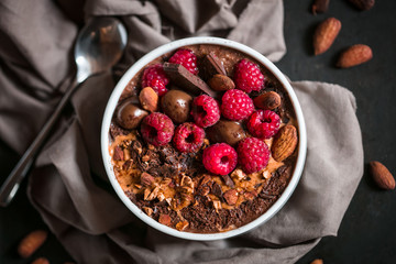 Smoothie bol framboises chocolat