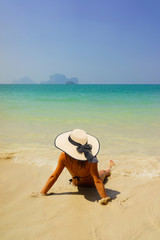 Fototapeta na wymiar woman at the tropical beach