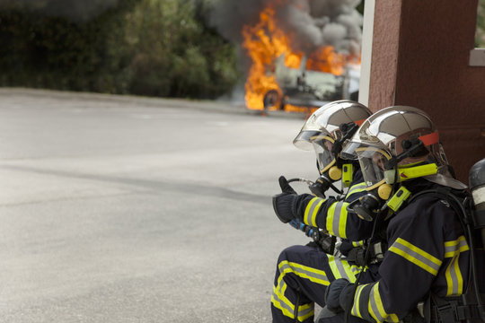 french firefighter binomial attac on car fire say ok