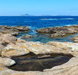 Fototapeta na wymiar Atlantic rocky coast (Galicia, Spain).