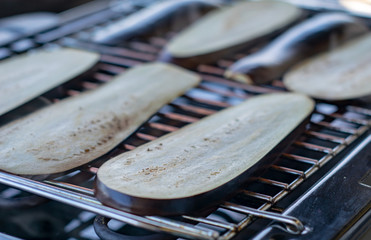 Aubergine grillen