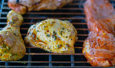 Fleisch auf dem Grill 