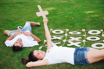 Friends rest and play tic-tac-toe