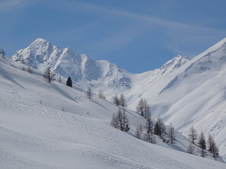 Fototapeta na wymiar vallata alpina