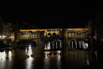 Fototapeta na wymiar Ponte Vecchio bridge in Florence, Italy