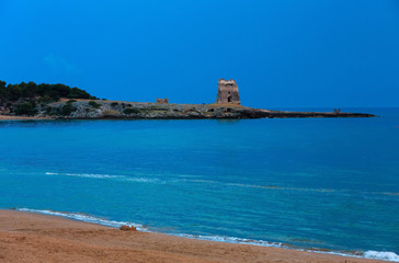 Fototapeta na wymiar Early morning torre on Sfinale beach (Gargano peninsula in Puglia, Italy)