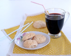 Almond biscuits with grape juice