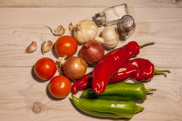 Verduras frescas en la mesa