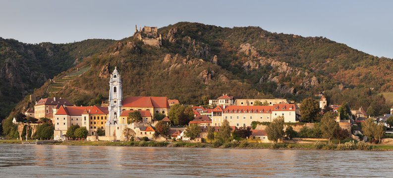 View over Danube River to Collegiate church and castle ruins, Durnstein, Wachau, Lower Austria, Austria
