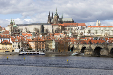 Obraz premium Early Spring Prague gothic Castle with the Lesser Town above River Vltava in the sunny Day, Czech Republic