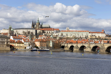 Obraz premium Early Spring Prague gothic Castle with the Lesser Town above River Vltava in the sunny Day, Czech Republic