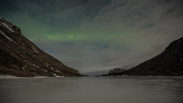 Timelapse d'une aurore bor&eacute;ale Dans les &Icirc;les Lofoten