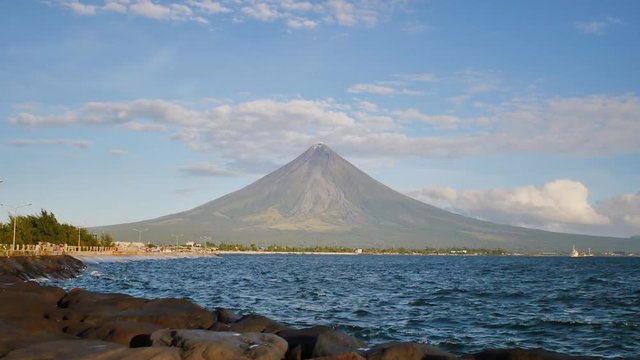 Philippine money. A Filipino monetary note in one hundred pesos is dedicated to the Mayon volcano.