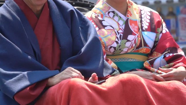 人力車と着物のカップル　イメージ　スーパースローモーション　240fps