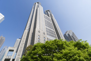 Obraz premium 東京風景・春・新緑・青空・新宿