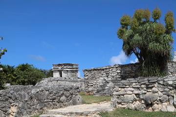 Fototapeta na wymiar The temple of the winds in Tulum begins with a lighthouse. If you say there are three of them, one of them is in the photo