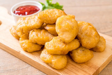 Chicken nuggets with sauce