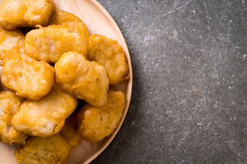 Chicken nuggets with sauce