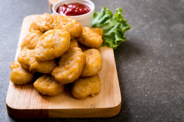 Chicken nuggets with sauce