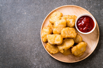 Chicken nuggets with sauce