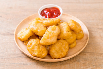 Chicken nuggets with sauce