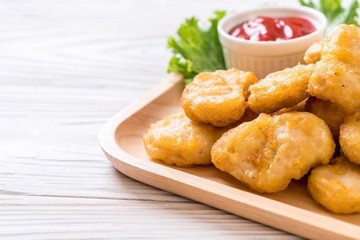 Chicken nuggets with sauce