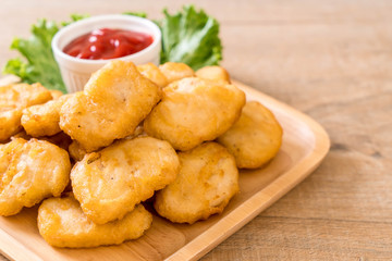 Chicken nuggets with sauce