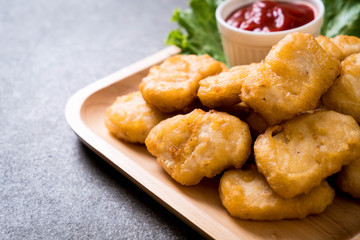Chicken nuggets with sauce