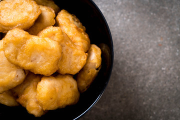 Chicken nuggets with sauce