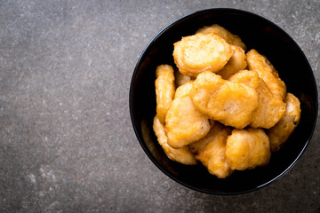 Chicken nuggets with sauce