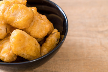 Chicken nuggets with sauce