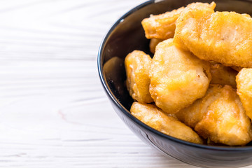 Chicken nuggets with sauce
