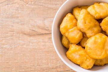 Chicken nuggets with sauce