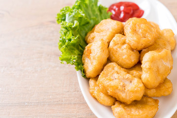 Chicken nuggets with sauce