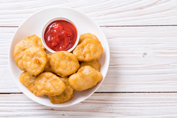 Chicken nuggets with sauce