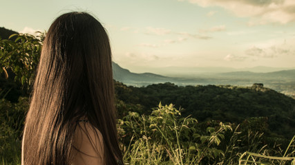 La chica del paisaje