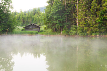 Nebel am Geroldsee an einem Tag im Sommer