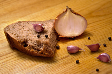 fresh rye bread and onion