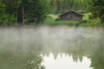 Nebel am Geroldsee an einem Tag im Sommer