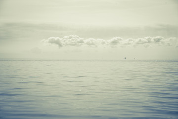 Segelboot am Horizont