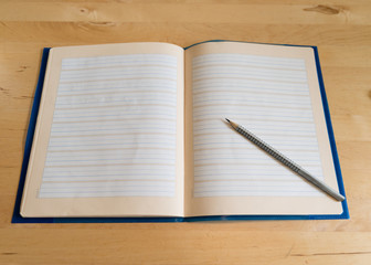 Schule, Grundschule Heft, Bleistift, leere Seite, Schulbeginn, Homeschooling