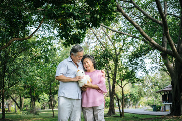 Fototapeta premium Happy senior couple in the park