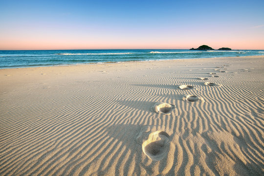 Fußspuren im Sand