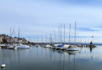 Fototapeta na wymiar Small marina, city of Morges 1