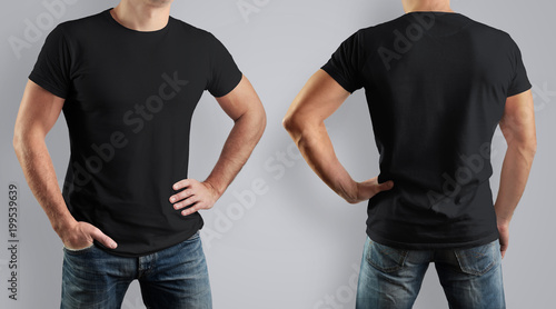 "Mockup black t-shirt on strong man on gray background ...